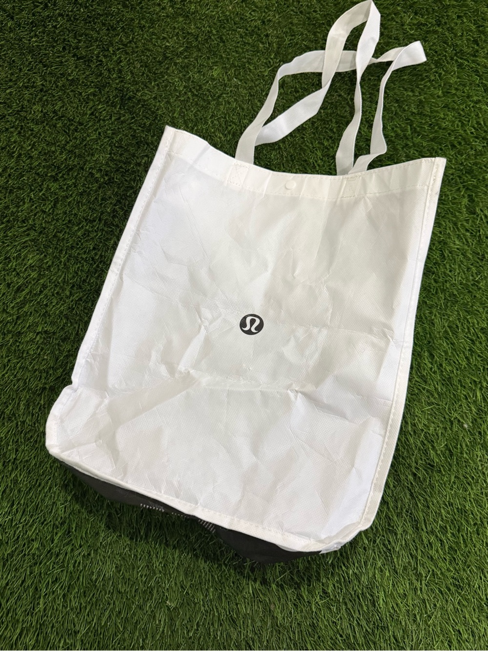 Lululemon reusable medium tote bag